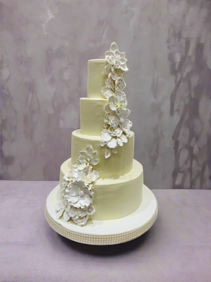 Shreya Fondant Wedding Cake - Image 4