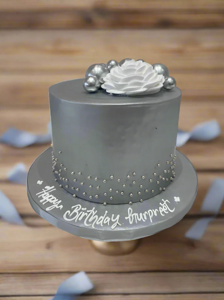 Silver Fondant Cake - Image 3