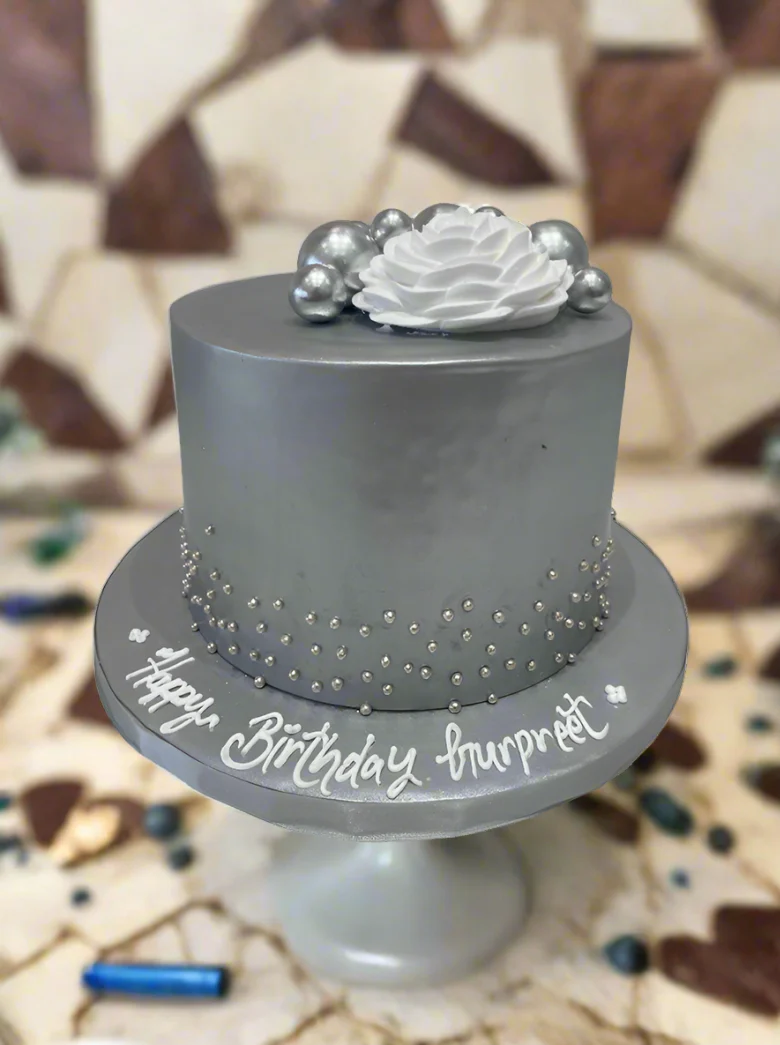 Silver Fondant Cake - Image 4