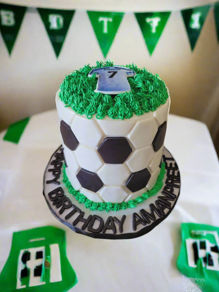 Soccer Fondant Cake - Image 3