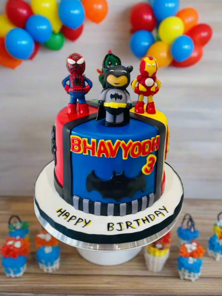 Superheroes Fondant Cake - Image 4