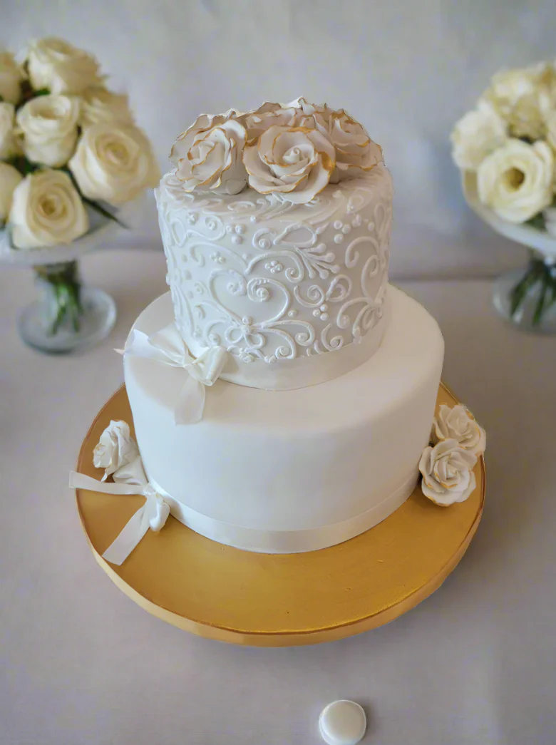 White And Gold Fondant Tiered Cake - Image 3