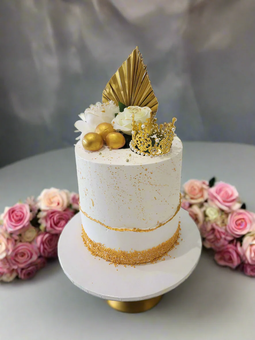 White & Gold Crown Cake - Image 3