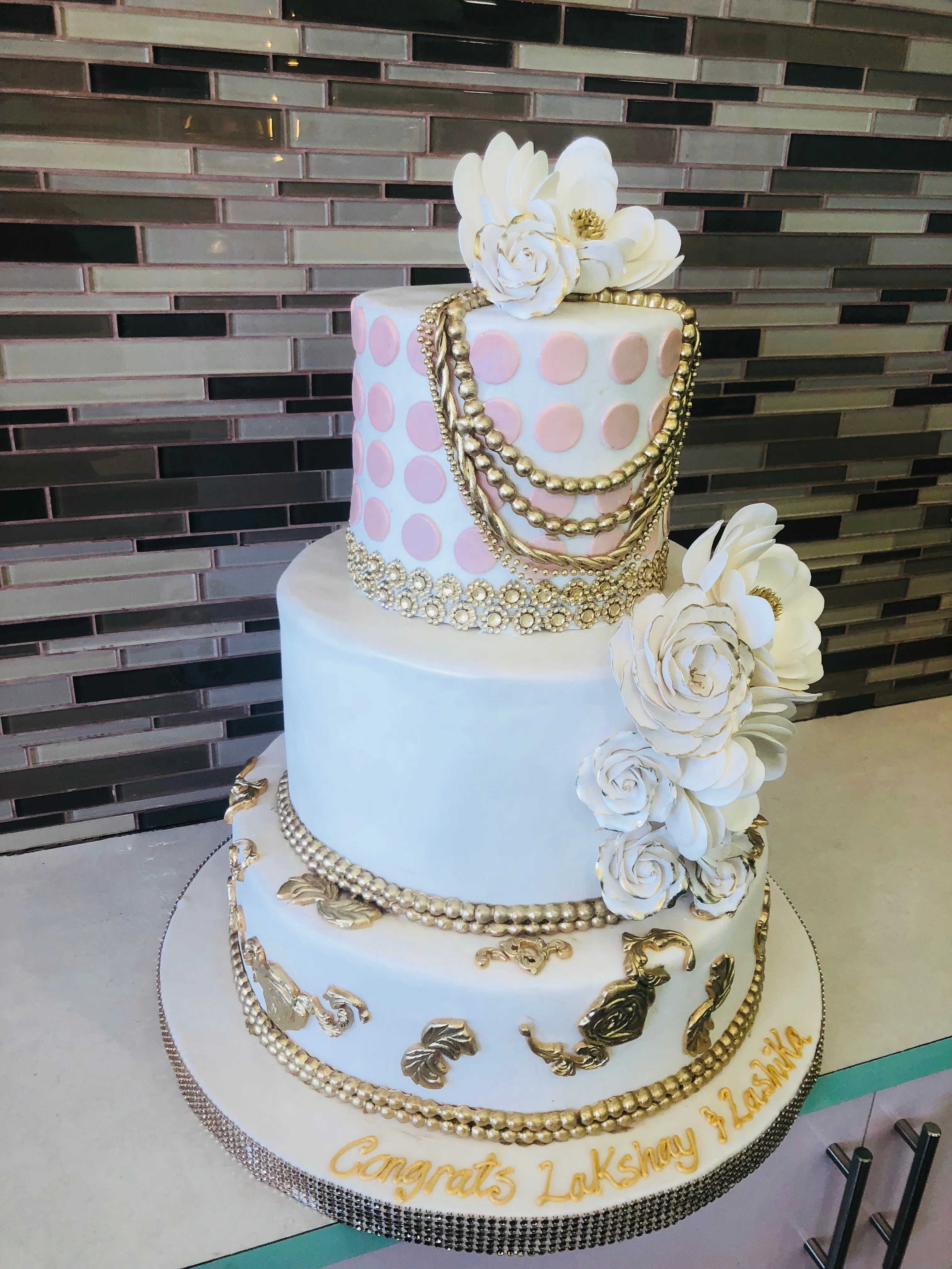 White & Gold Wedding Cake - Image 6