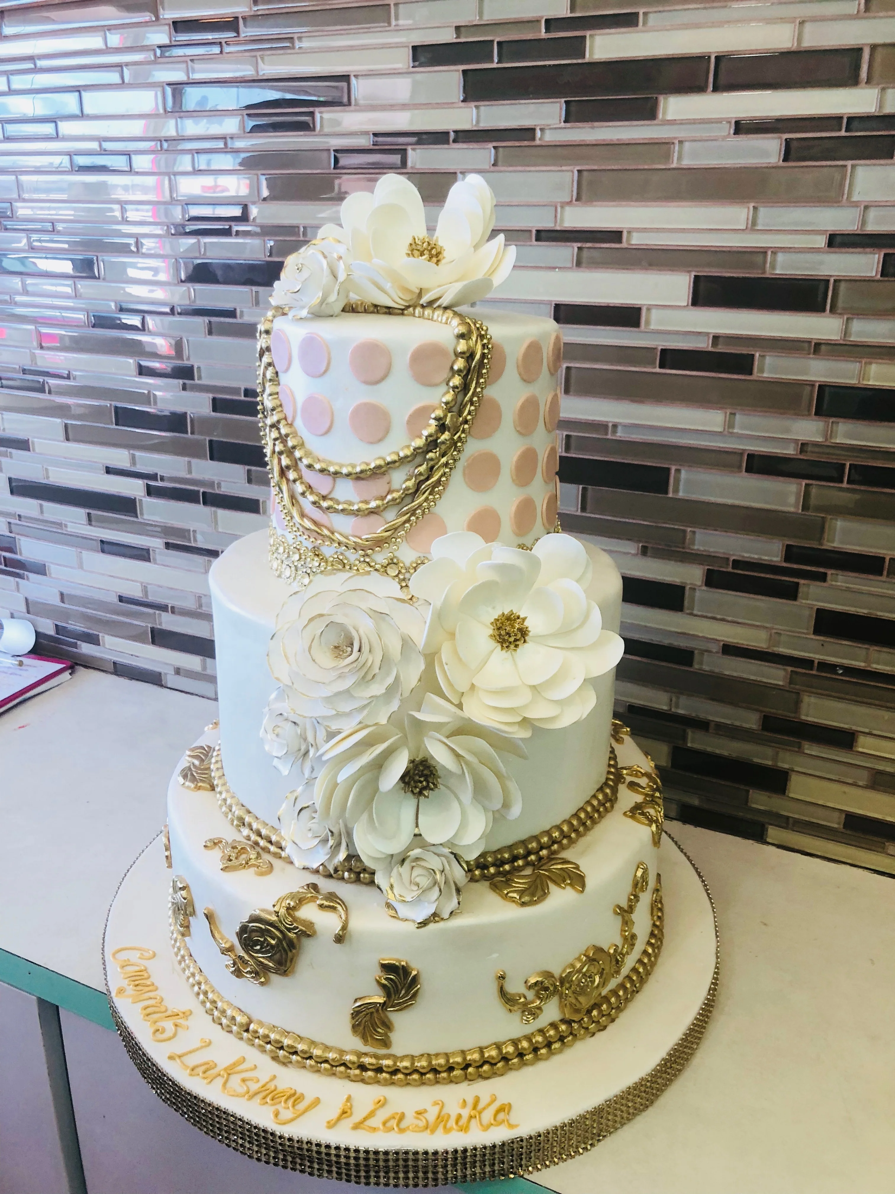 White & Gold Wedding Cake - Image 8
